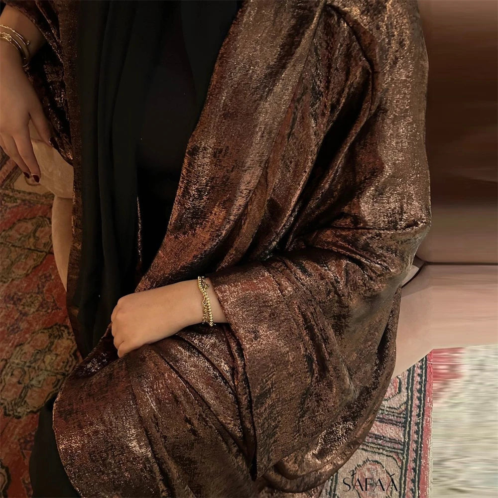 عباية كيمونو مفتوحة من الساتان اللامع بتصميم جناح الخفاش