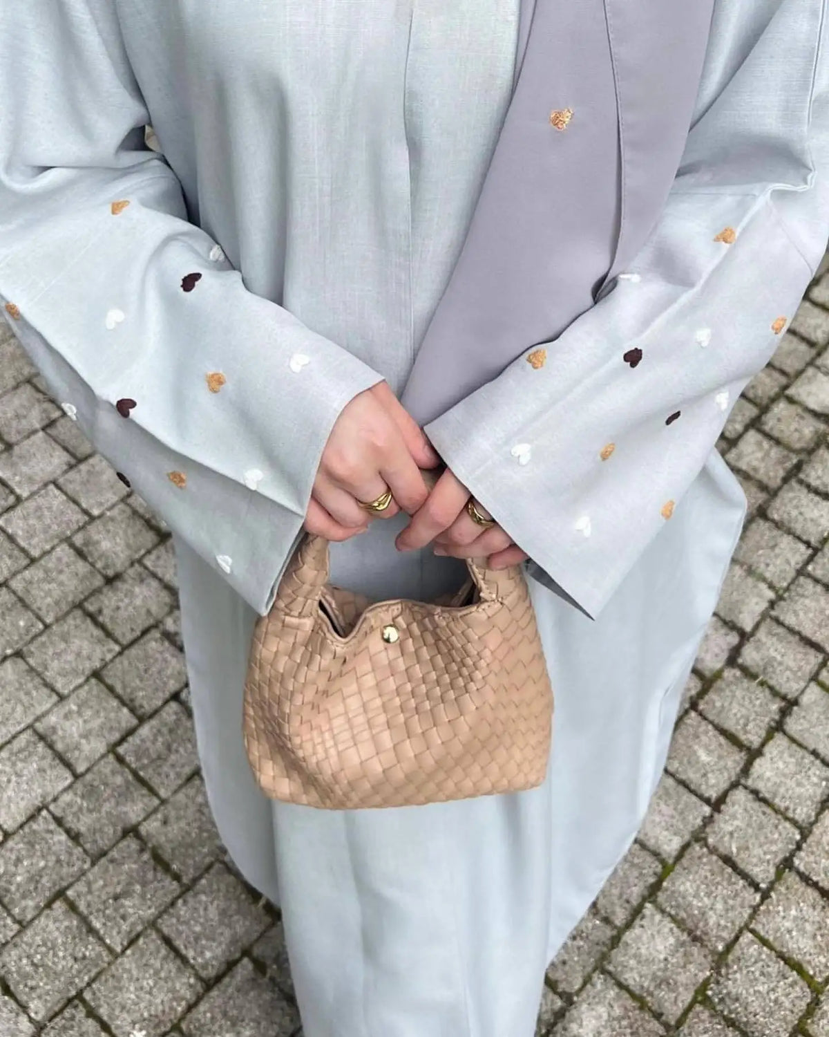 عباية كيمونو مفتوحة مطرزة على الطراز الشرق أوسطي الأنيق