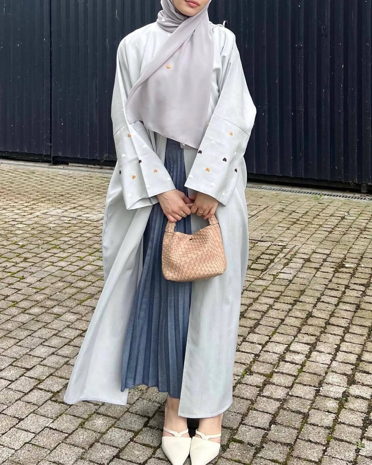 عباية كيمونو مفتوحة مطرزة على الطراز الشرق أوسطي الأنيق