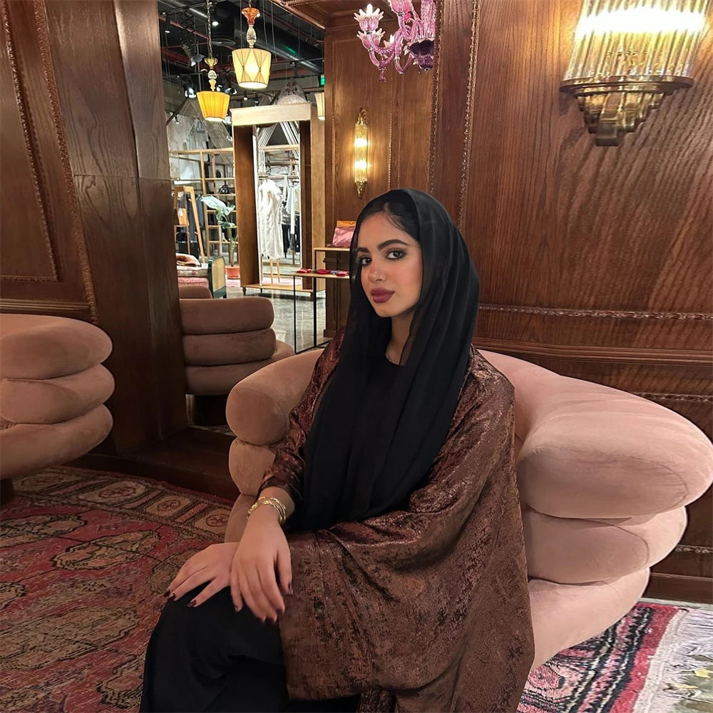 عباية كيمونو مفتوحة من الساتان اللامع بتصميم جناح الخفاش