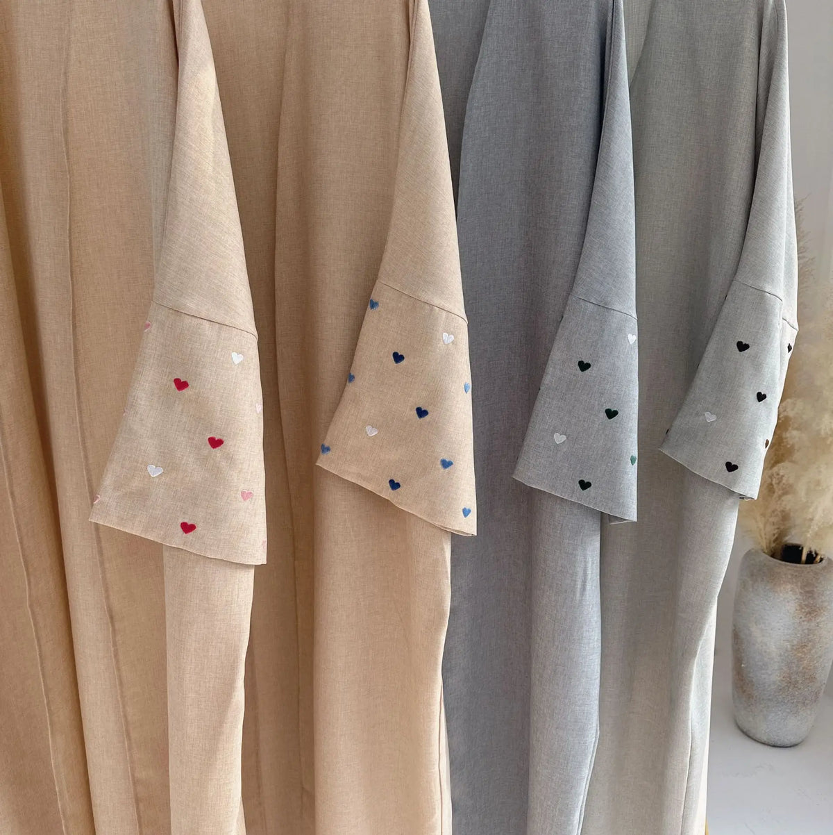 عباية كيمونو مفتوحة مطرزة على الطراز الشرق أوسطي الأنيق