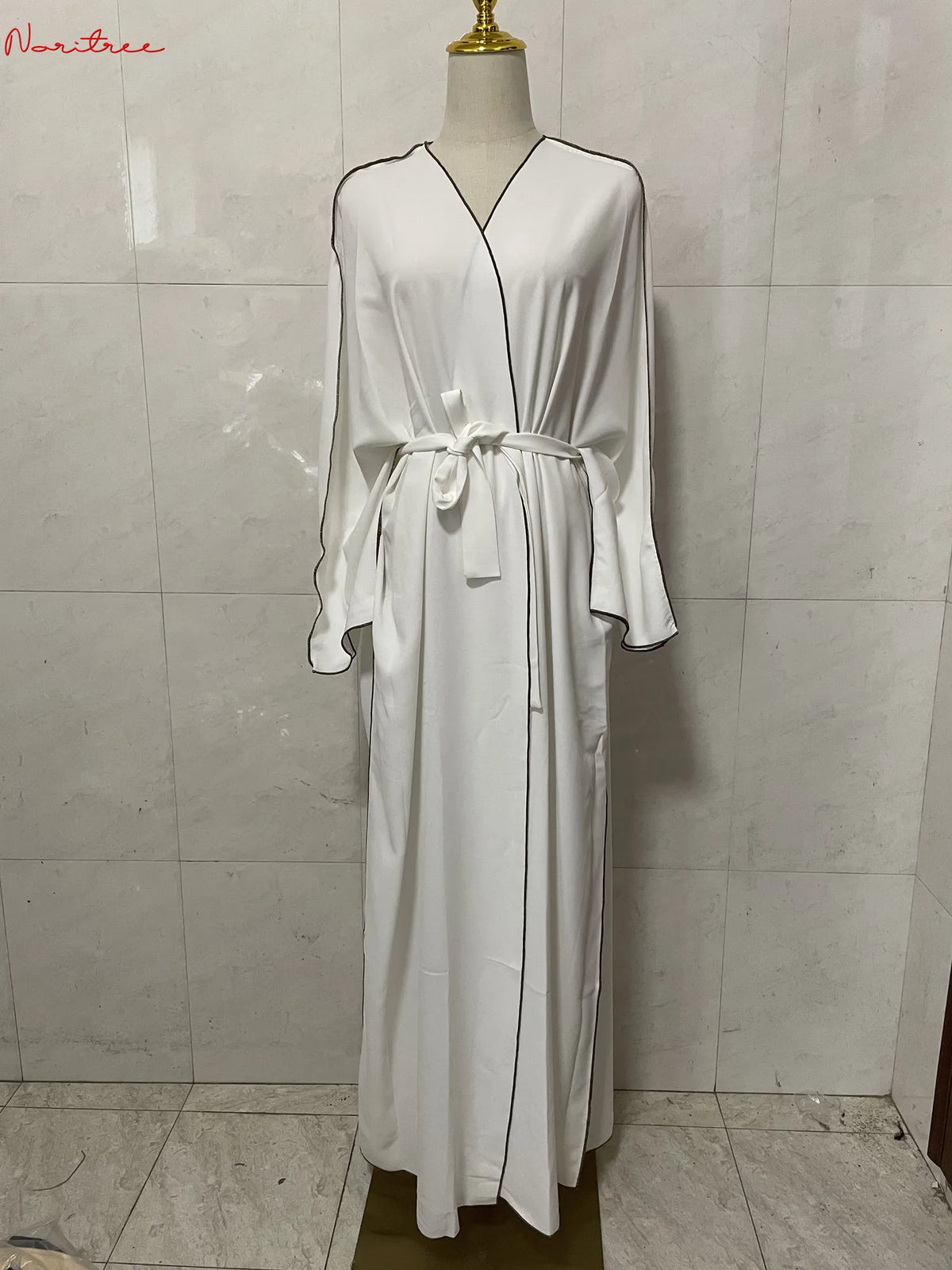 عبايات واسعة وطويلة مع حزام