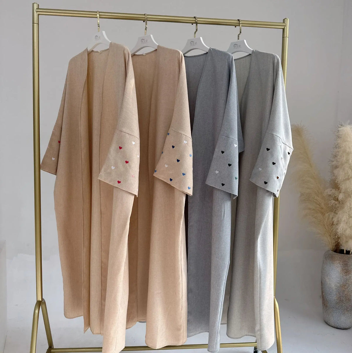 عباية كيمونو مفتوحة مطرزة على الطراز الشرق أوسطي الأنيق