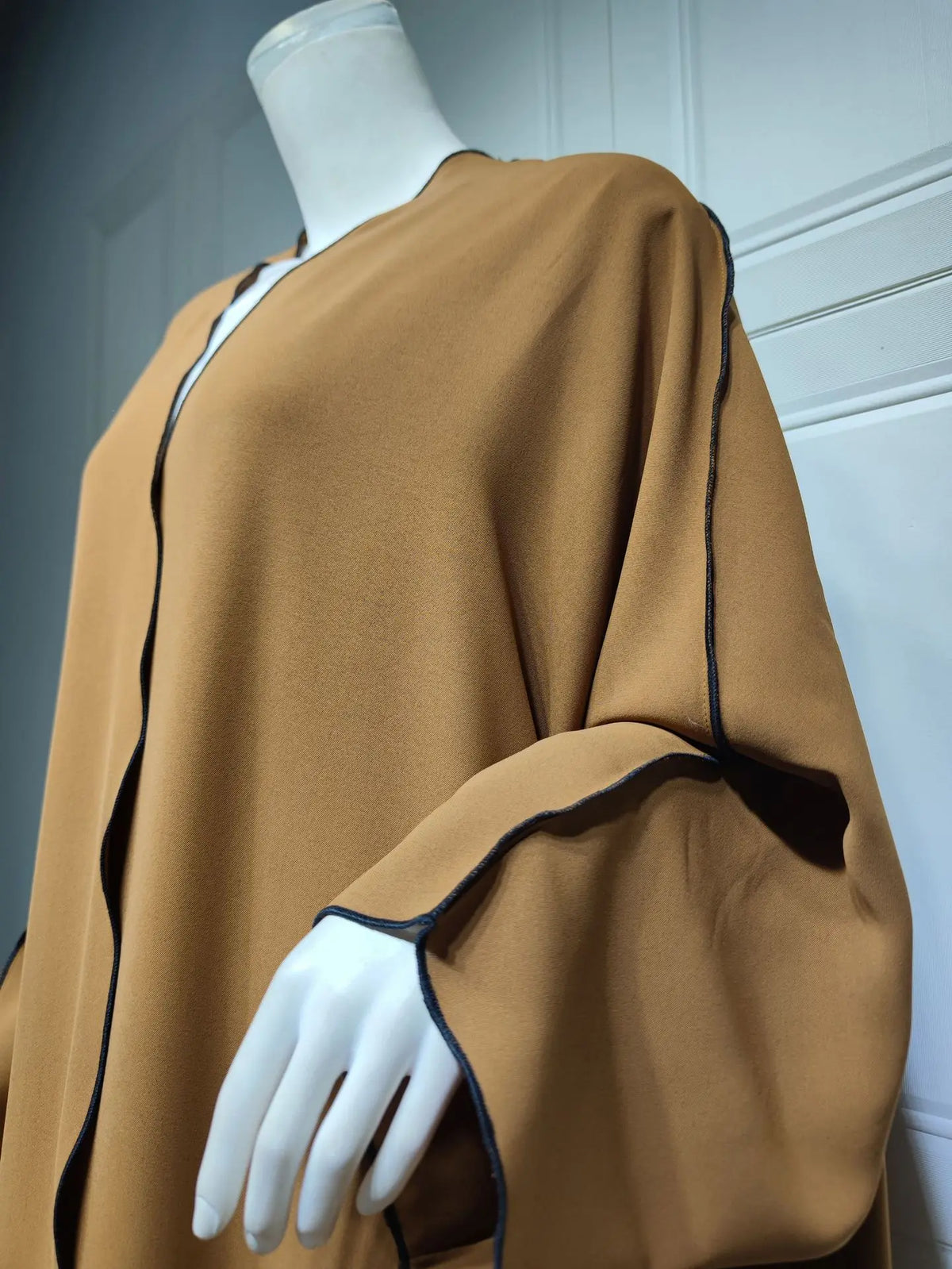 عبايات واسعة وطويلة مع حزام
