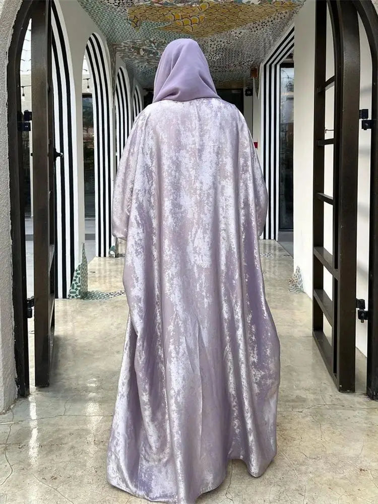 عباية كيمونو مفتوحة من الساتان اللامع بتصميم جناح الخفاش