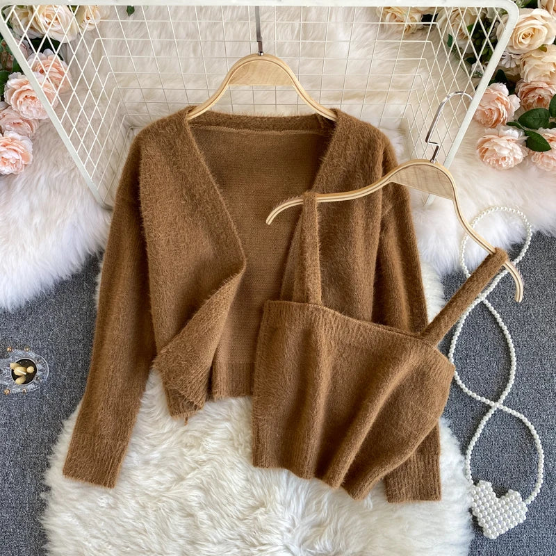 women's knitted soft and waxy sweater