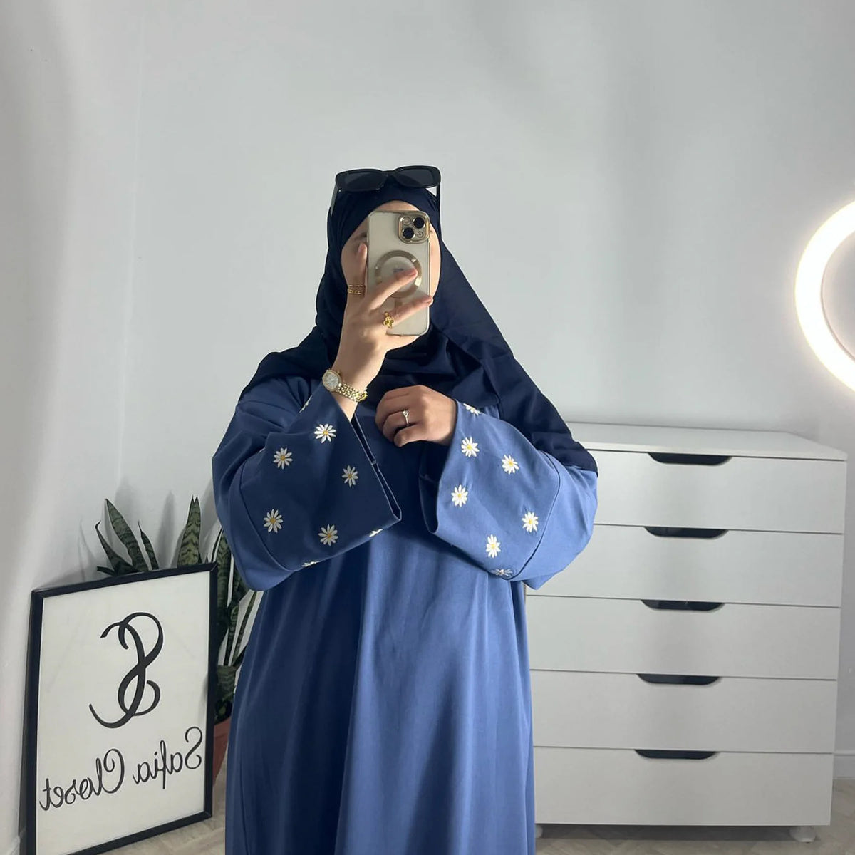 Small Daisy Embroidery  Abayas