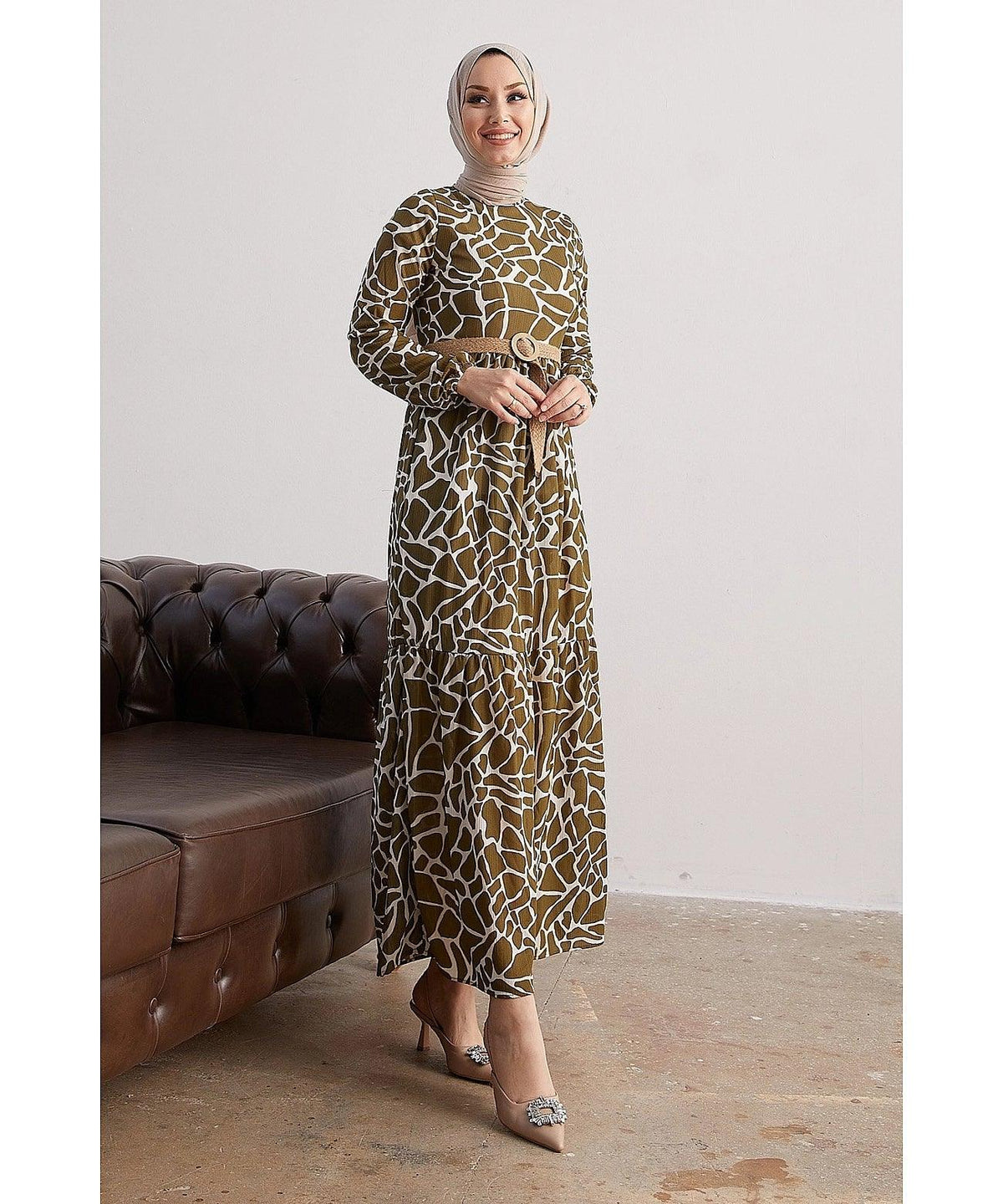 Stone Patterned Abaya Dress with Straw Belt for Muslim Fasion