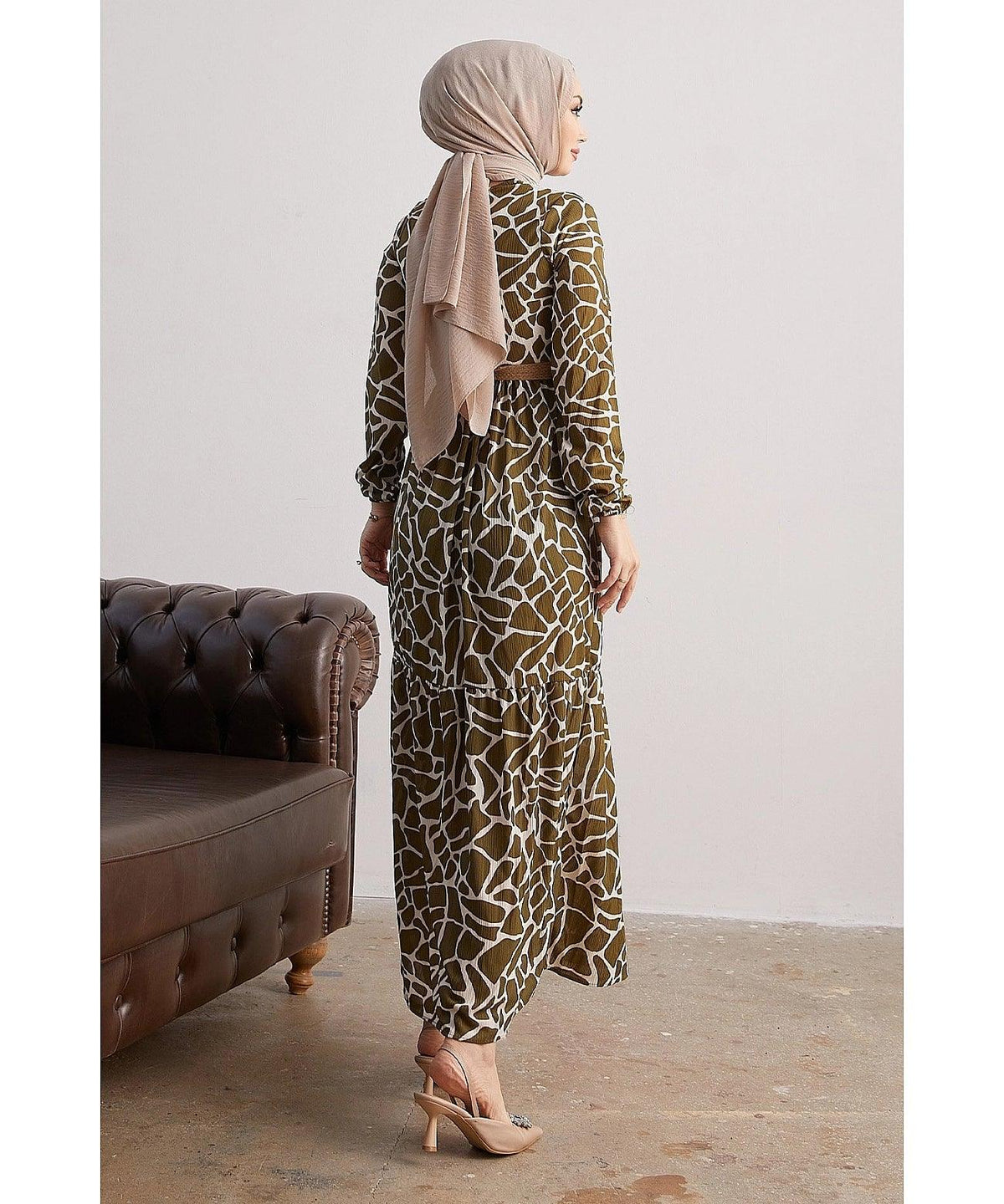 Stone Patterned Abaya Dress with Straw Belt for Muslim Fasion